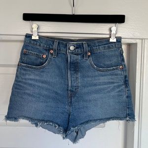 Levi’s Ribcage Shorts